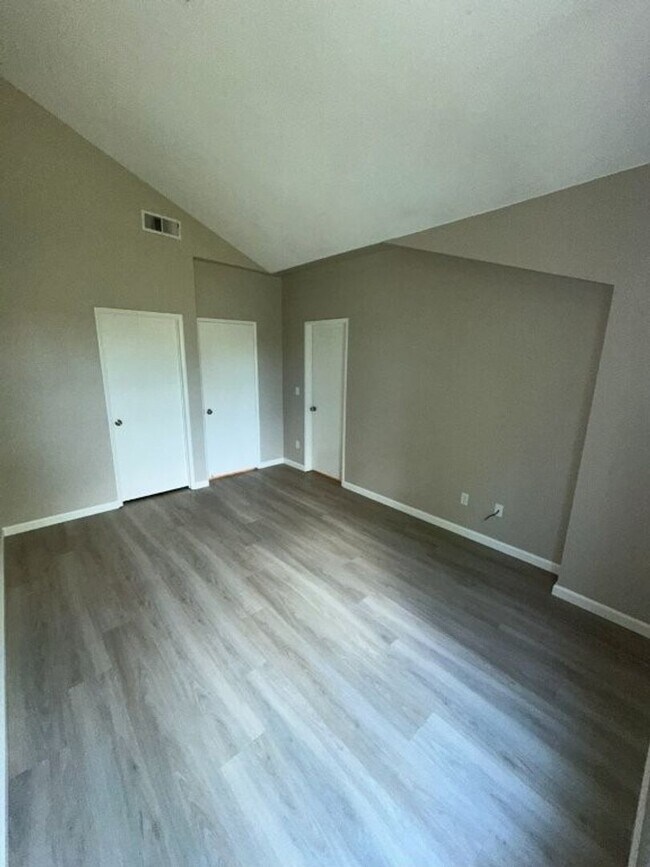 Building Photo - Nor Cal Realty Inc, 3 bedroom 3 bath townhouse with 2 car garage