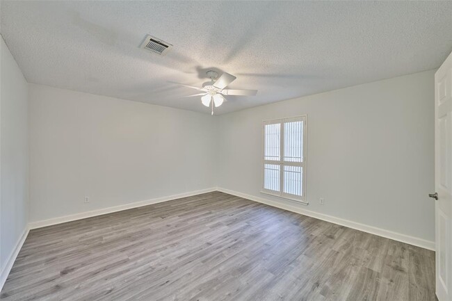 Building Photo - 715 Baltic Ln