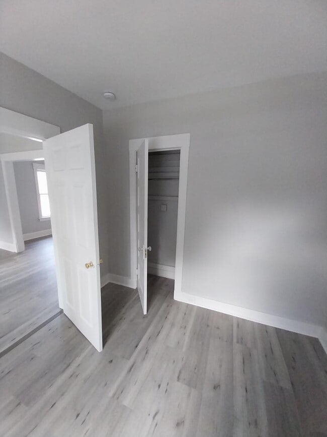 Building Photo - 1285 W 91st St
