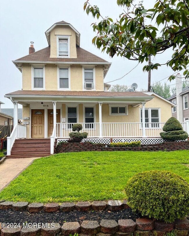 Building Photo - 615 2nd Ave