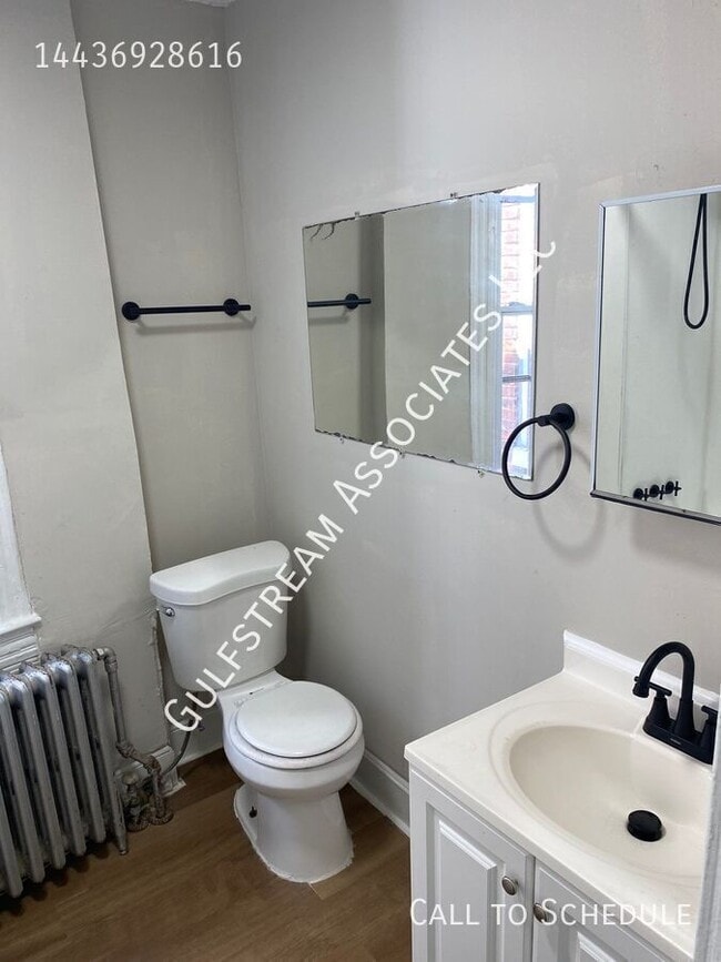 Building Photo - 2824 Parkwood Ave