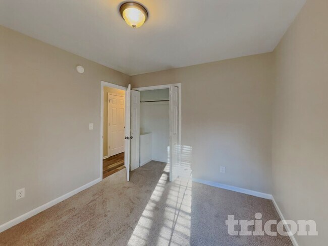 Building Photo - 1117 Woodbriar St