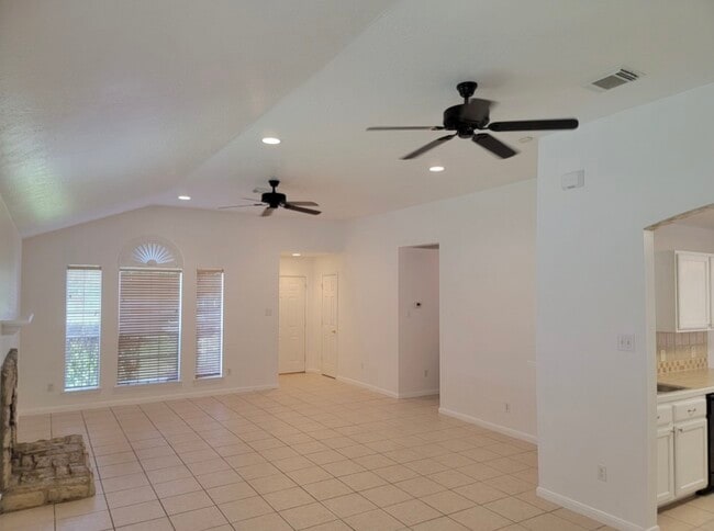 Building Photo - 303 Lazy Ln