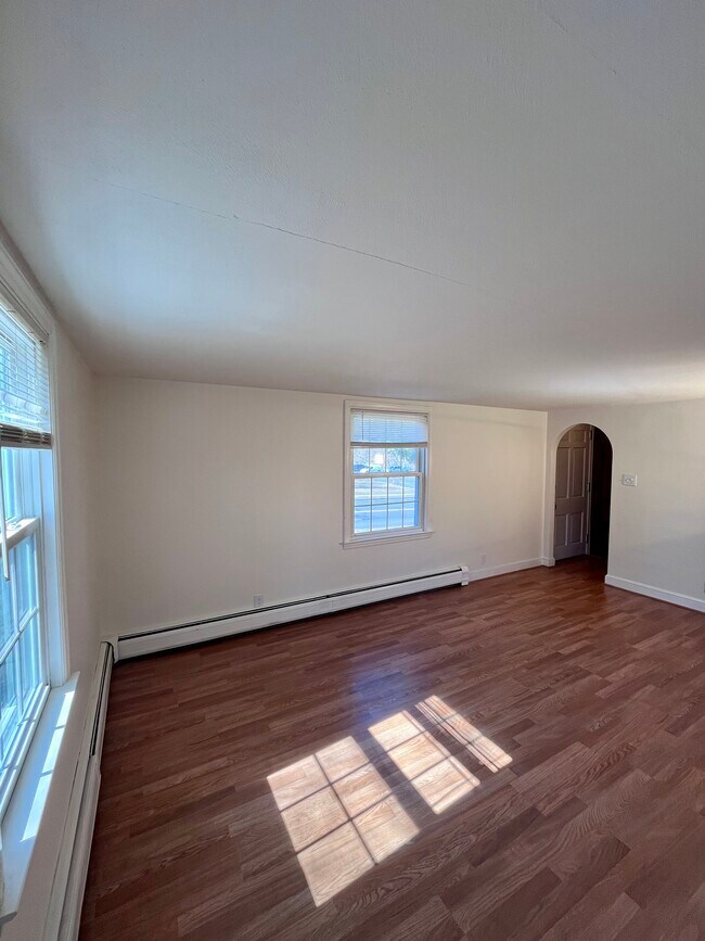 Building Photo - Cozy 2BD 1BR