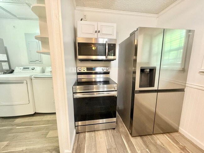 Building Photo - 22675 Lakeway Harbor Dr