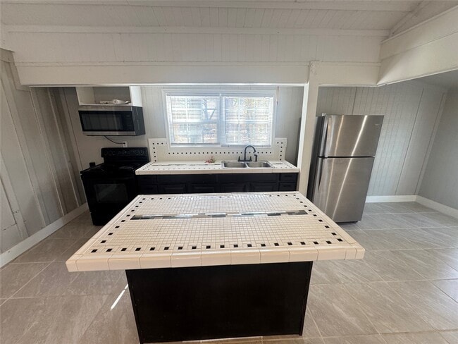 Building Photo - 17302 Mathis Rd