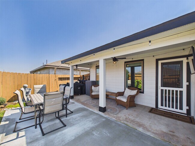 Building Photo - 11020 33rd Ave N