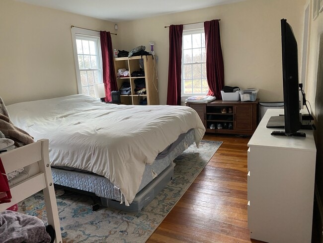 Master bedroom - 24 S Main St