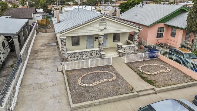 Building Photo - 3418 Yandell Dr