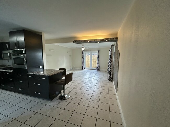 Building Photo - 5839 Daphne Dr