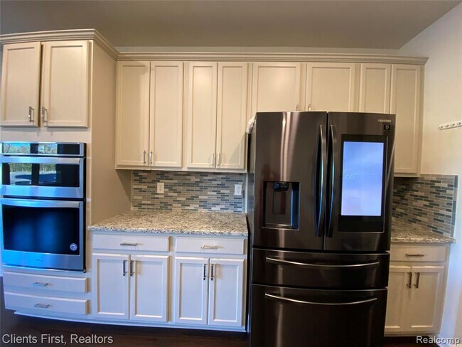 Building Photo - 22490 Woodbridge Ln