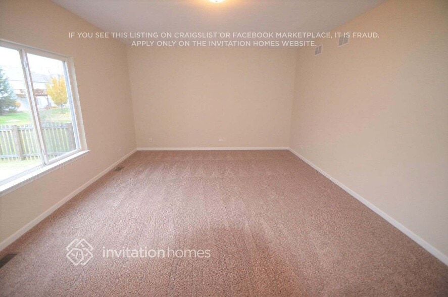 Building Photo - 1941 Royal Ln