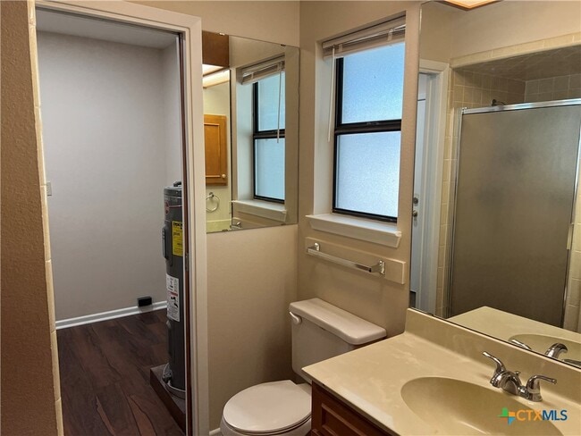 Building Photo - 624 E Elm St