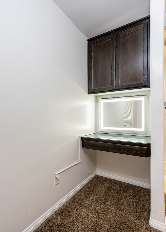 Building Photo - 6212 Ajooni Ct