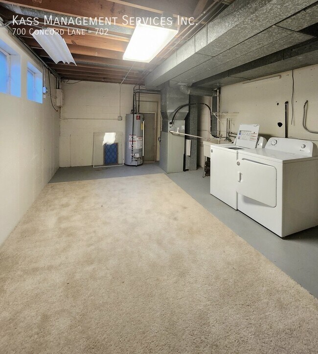 Building Photo - 700 Concord Ln