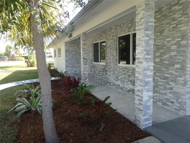 Building Photo - 1565 Thumb Point Dr