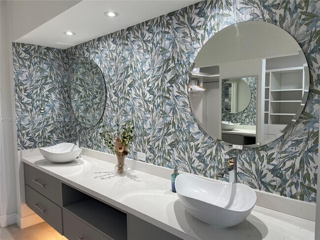 Building Photo - 10730 NW 66th St