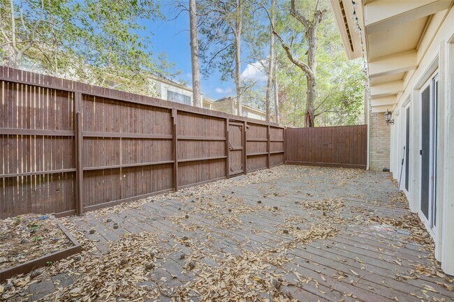 Building Photo - 201 Vanderpool Ln