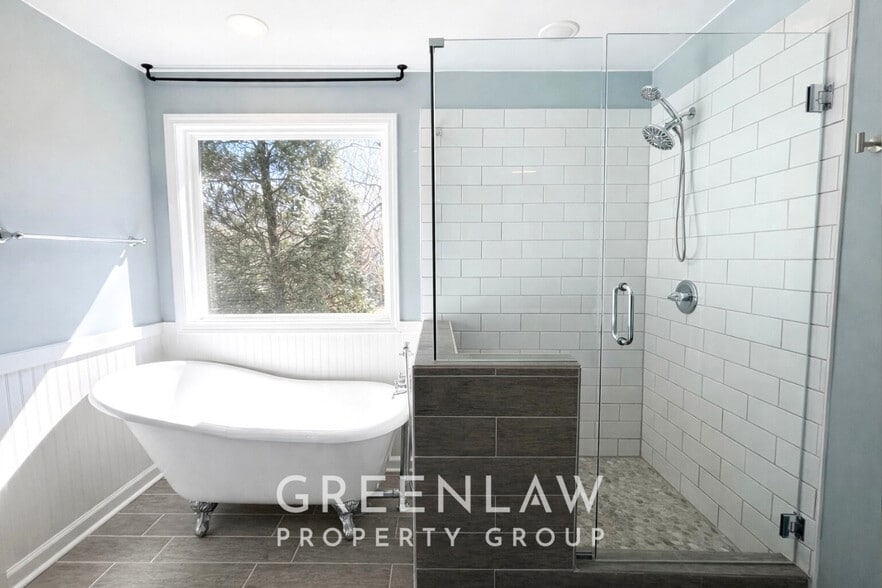 Building Photo - 256 Birch St