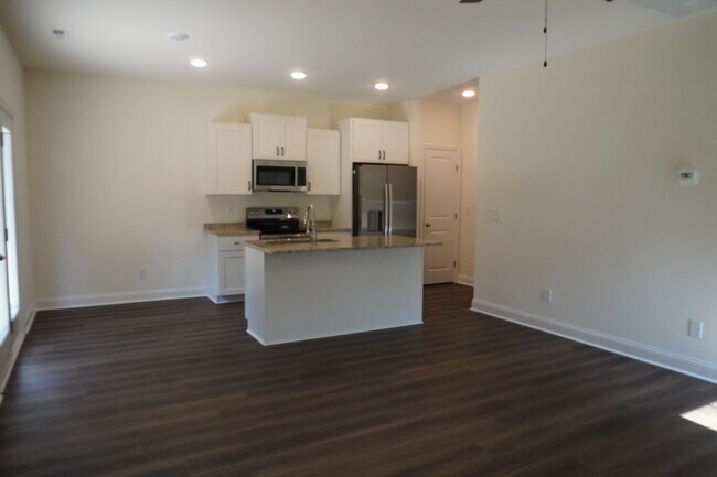 Building Photo - 385 Buhmann Dr