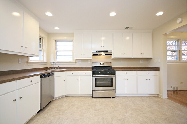 Building Photo - Walk or Bike to UVA Medical Center