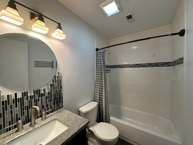 Building Photo - 3 Bedroom 2 Bathroom Duplex available to rent in Farmington