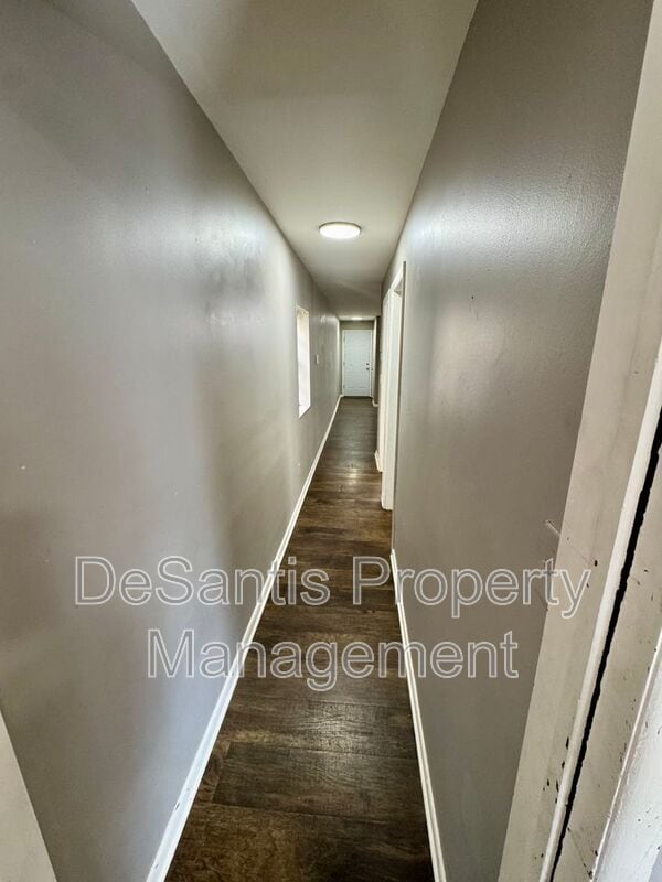 Building Photo - 542 5th Ave