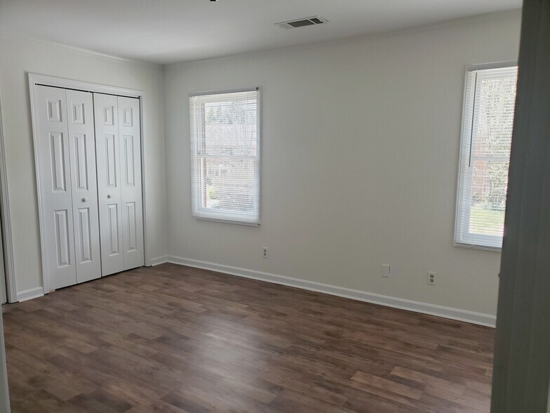 Building Photo - 520 Towergate Pl
