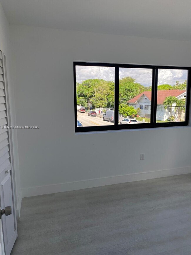 Building Photo - 1101 SW 12th Ct