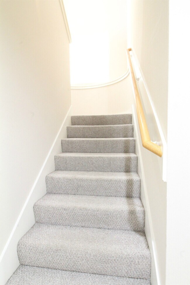 Building Photo - 3031 Buttercup St