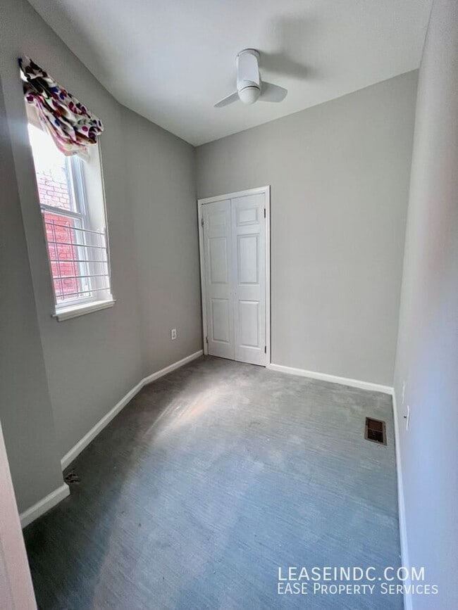 Building Photo - 1016 11th St NE