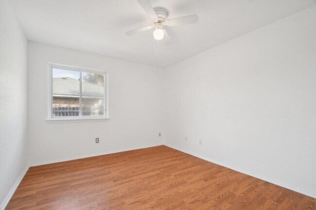 Building Photo - 1300 Leah Ln