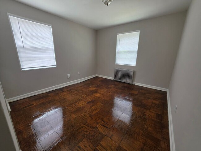 Interior Photo - 3393 BLAINE ST NE