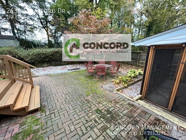 Building Photo - 2630 Stratford Dr