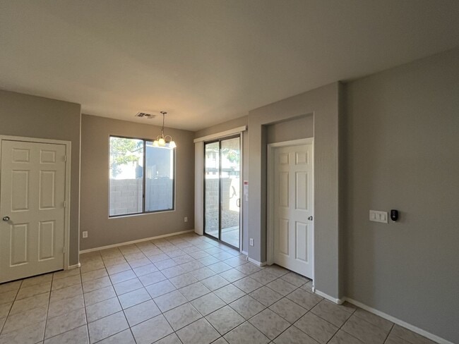 Building Photo - 3 Bedroom Home in the Beacon Heights Commu...