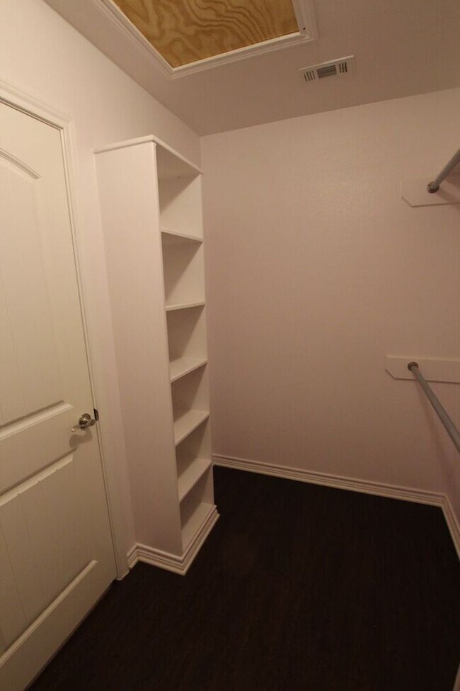 Building Photo - Gorgeous 3 Bedroom Home in The Ranch Subdi...