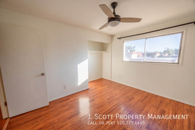 Building Photo - 1618 E Dunbar Dr