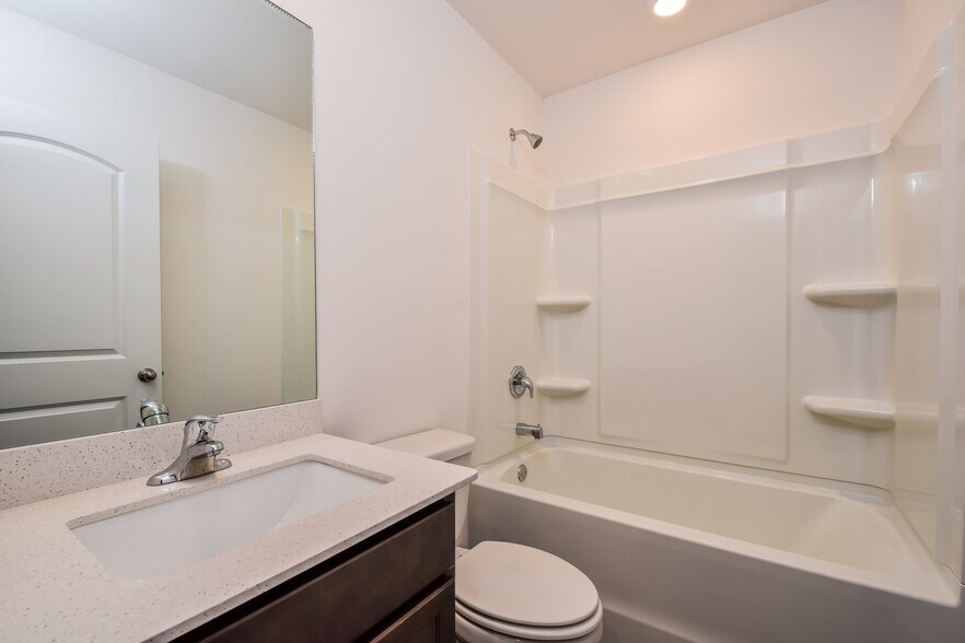 Building Photo - 879 Youngreen Dr