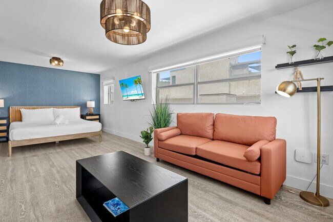 Building Photo - 1024 Ocean Dr