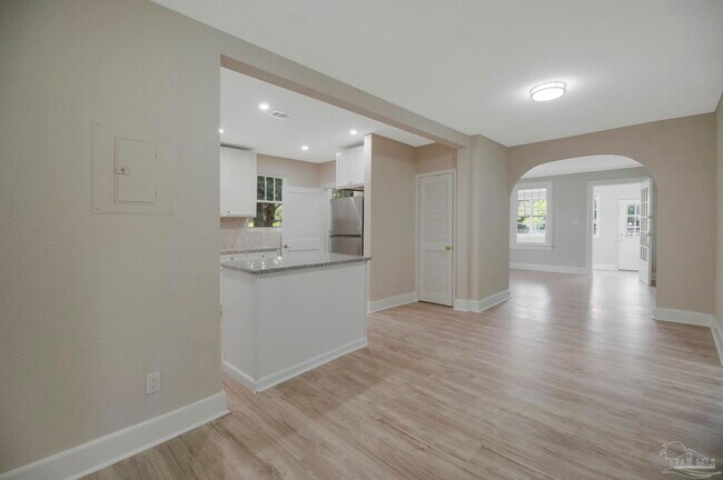 Building Photo - 1322 Wisteria Ave