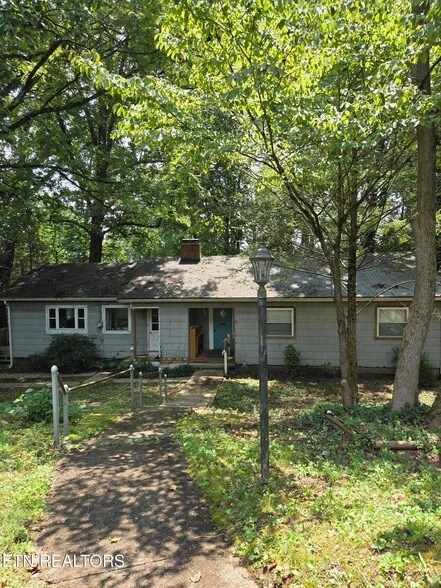 Building Photo - 313 W Outer Dr