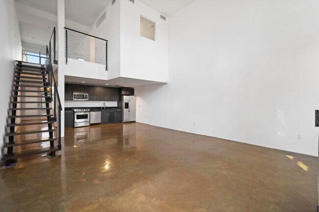 Building Photo - 4111 W Sunset Blvd