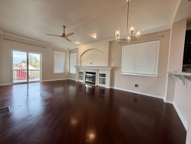 Building Photo - 653 Millet Cir