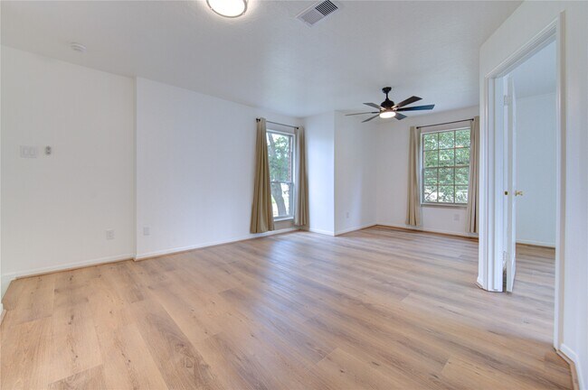 Building Photo - 902 Mesa Terrace Dr