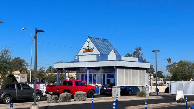 Building Photo - 2Bed/2Bath House at 24th St/Baseline! Appl...