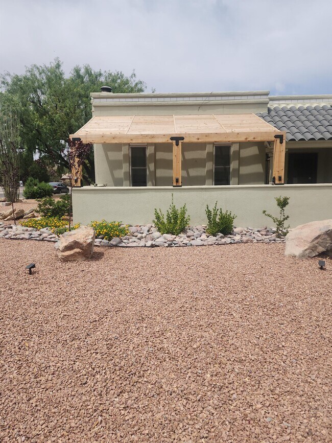 Building Photo - 787 Rouault Ave