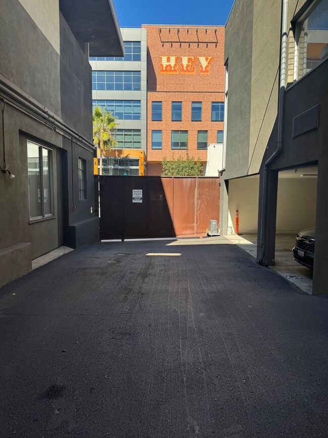 Building Photo - Beautiful 2Br/2Ba Townhome In Little Italy With Views Of The Bay! Call to schedule a showing at 7...