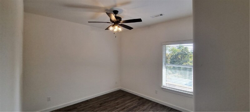 Building Photo - 5 Hawthorn Ln