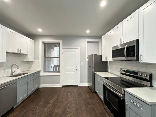 Building Photo - 1224 W Rosemont Ave