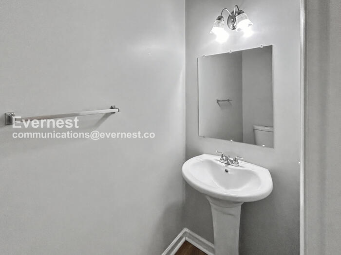 Building Photo - 4095 Robin Cir